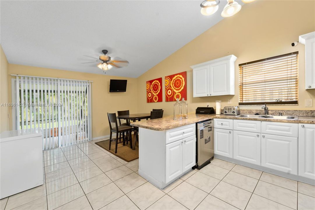 For Sale: $425,000 (3 beds, 2 baths, 1628 Square Feet)