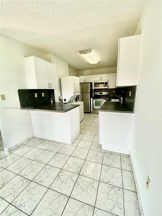 Active With Contract: $2,250 (2 beds, 2 baths, 1170 Square Feet)