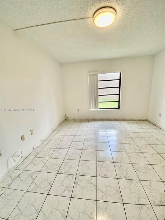 Active With Contract: $2,250 (2 beds, 2 baths, 1170 Square Feet)