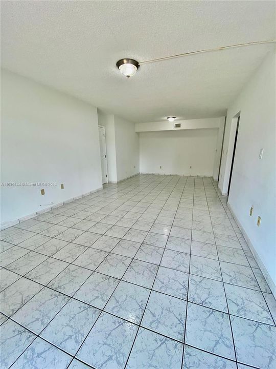 Active With Contract: $2,250 (2 beds, 2 baths, 1170 Square Feet)