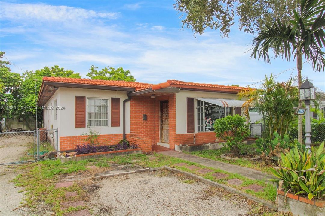 Recently Sold: $629,000 (3 beds, 2 baths, 1476 Square Feet)