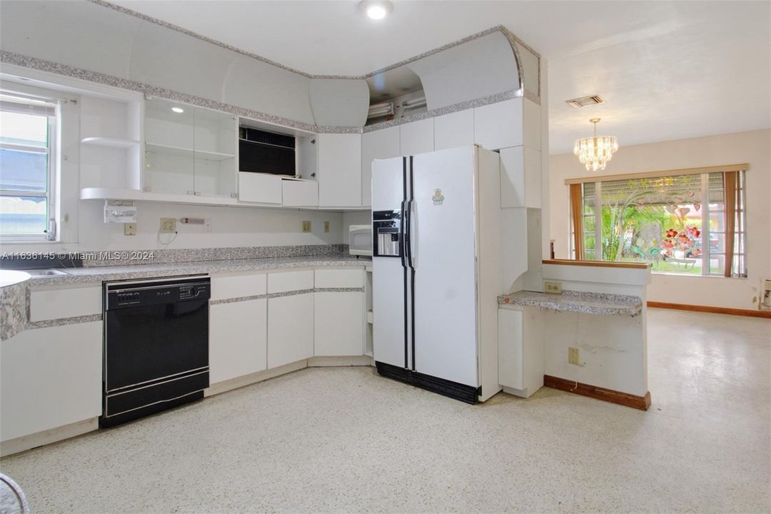 Recently Sold: $629,000 (3 beds, 2 baths, 1476 Square Feet)