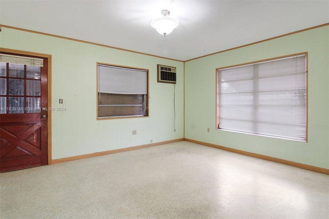 Recently Sold: $629,000 (3 beds, 2 baths, 1476 Square Feet)