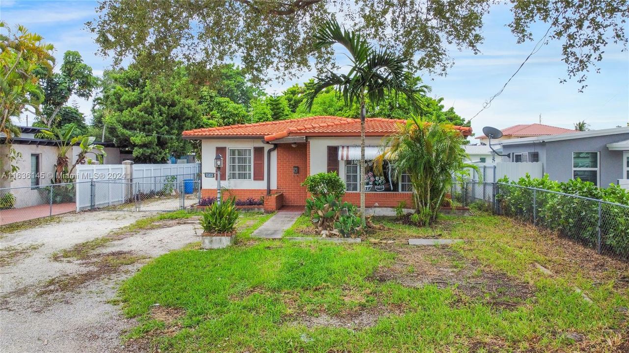 Recently Sold: $629,000 (3 beds, 2 baths, 1476 Square Feet)