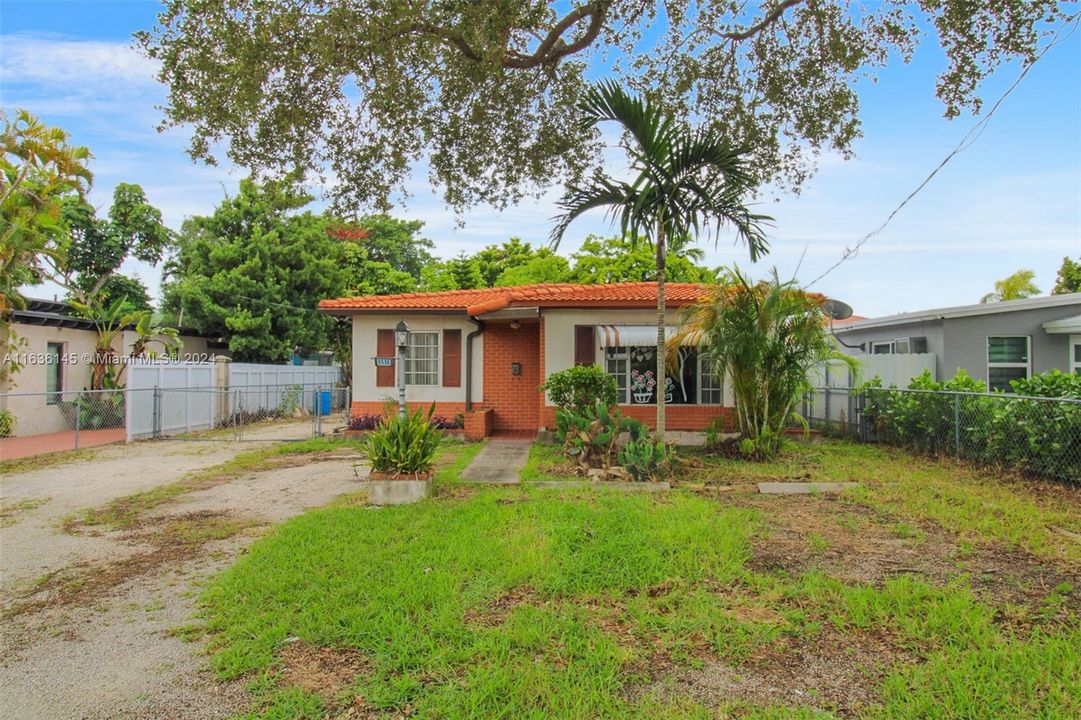 Recently Sold: $629,000 (3 beds, 2 baths, 1476 Square Feet)