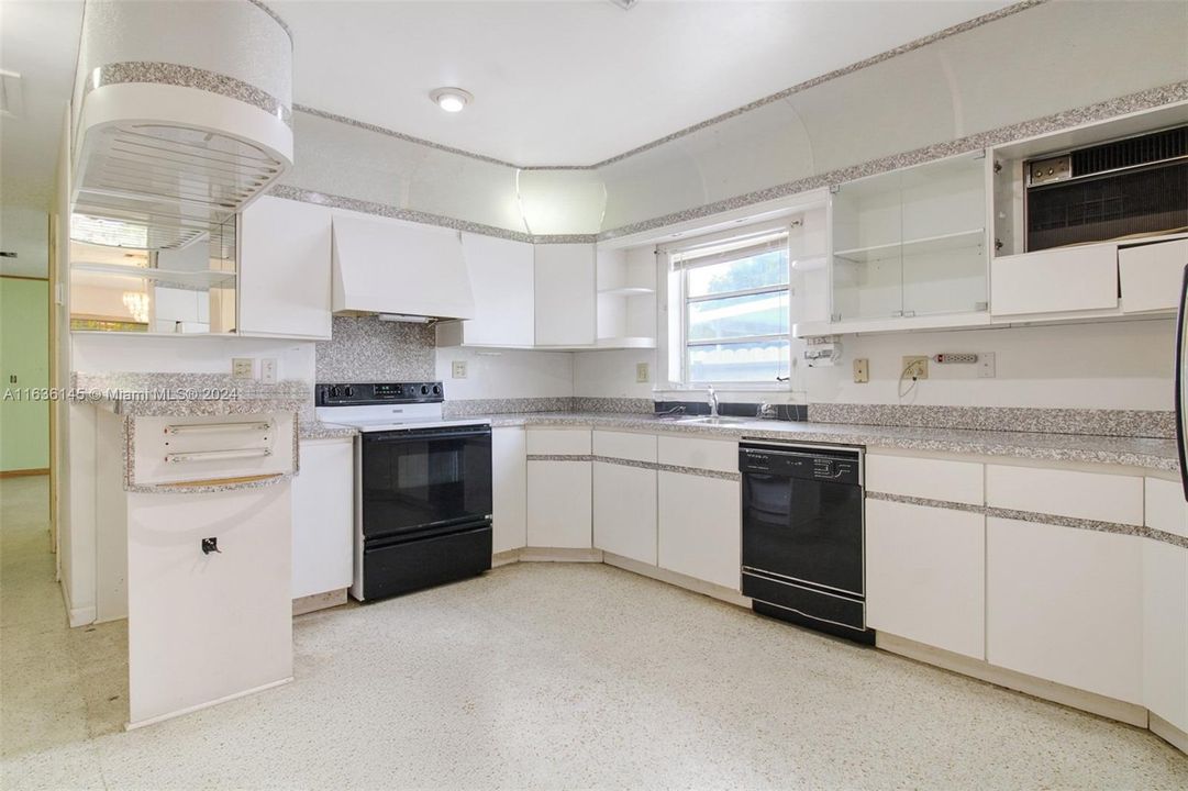 Recently Sold: $629,000 (3 beds, 2 baths, 1476 Square Feet)