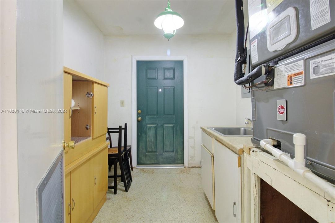 Recently Sold: $629,000 (3 beds, 2 baths, 1476 Square Feet)