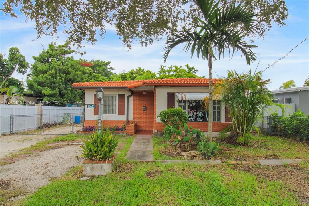 Recently Sold: $629,000 (3 beds, 2 baths, 1476 Square Feet)