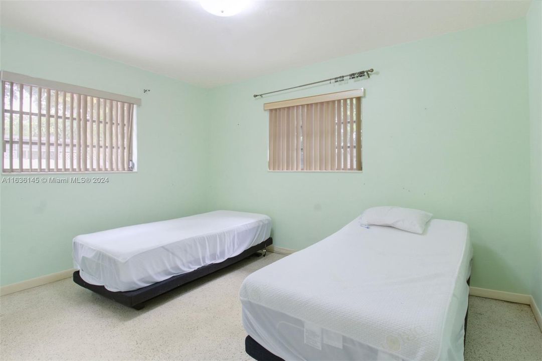 Recently Sold: $629,000 (3 beds, 2 baths, 1476 Square Feet)