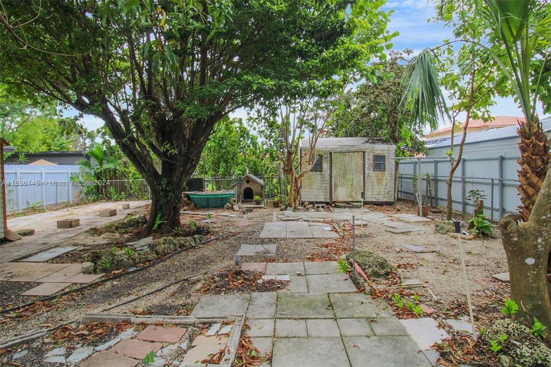 Recently Sold: $629,000 (3 beds, 2 baths, 1476 Square Feet)