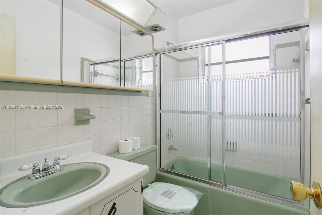 Recently Sold: $629,000 (3 beds, 2 baths, 1476 Square Feet)