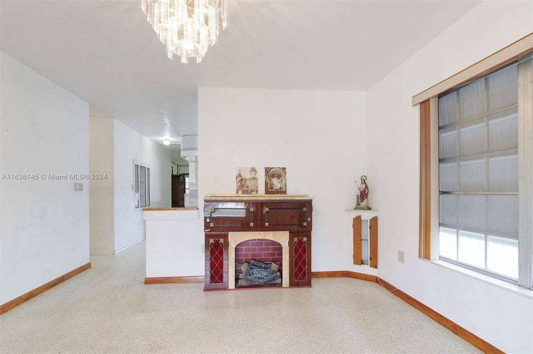 Recently Sold: $629,000 (3 beds, 2 baths, 1476 Square Feet)