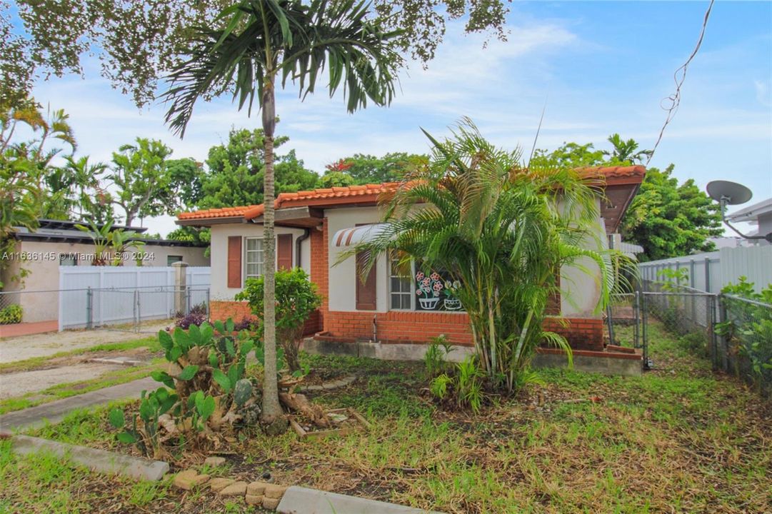 Recently Sold: $629,000 (3 beds, 2 baths, 1476 Square Feet)