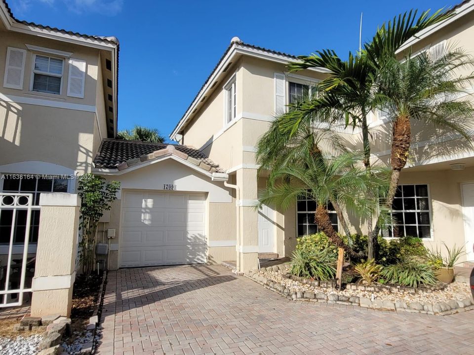 Active With Contract: $3,450 (3 beds, 2 baths, 1744 Square Feet)