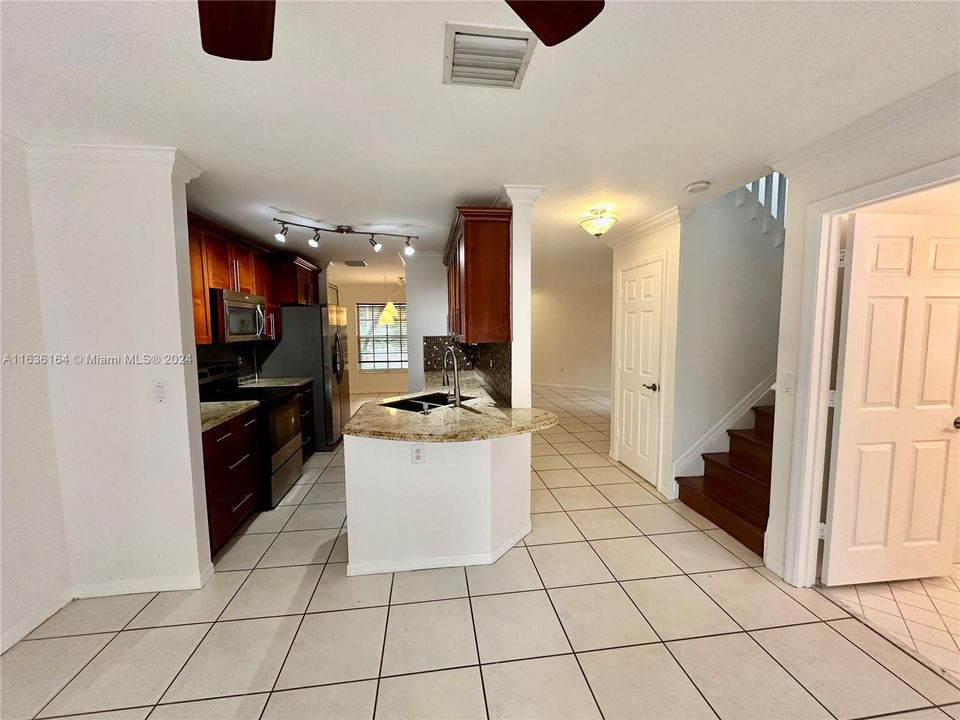 Active With Contract: $3,450 (3 beds, 2 baths, 1744 Square Feet)