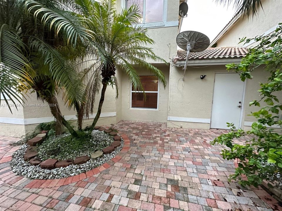 Active With Contract: $3,450 (3 beds, 2 baths, 1744 Square Feet)