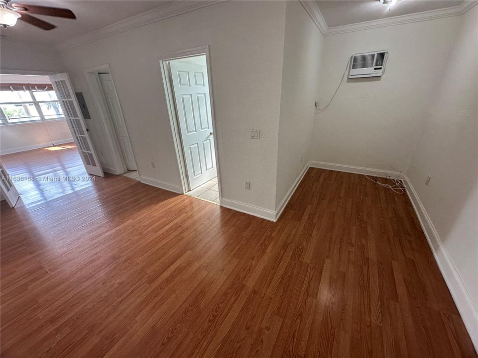 Active With Contract: $180,000 (1 beds, 1 baths, 521 Square Feet)