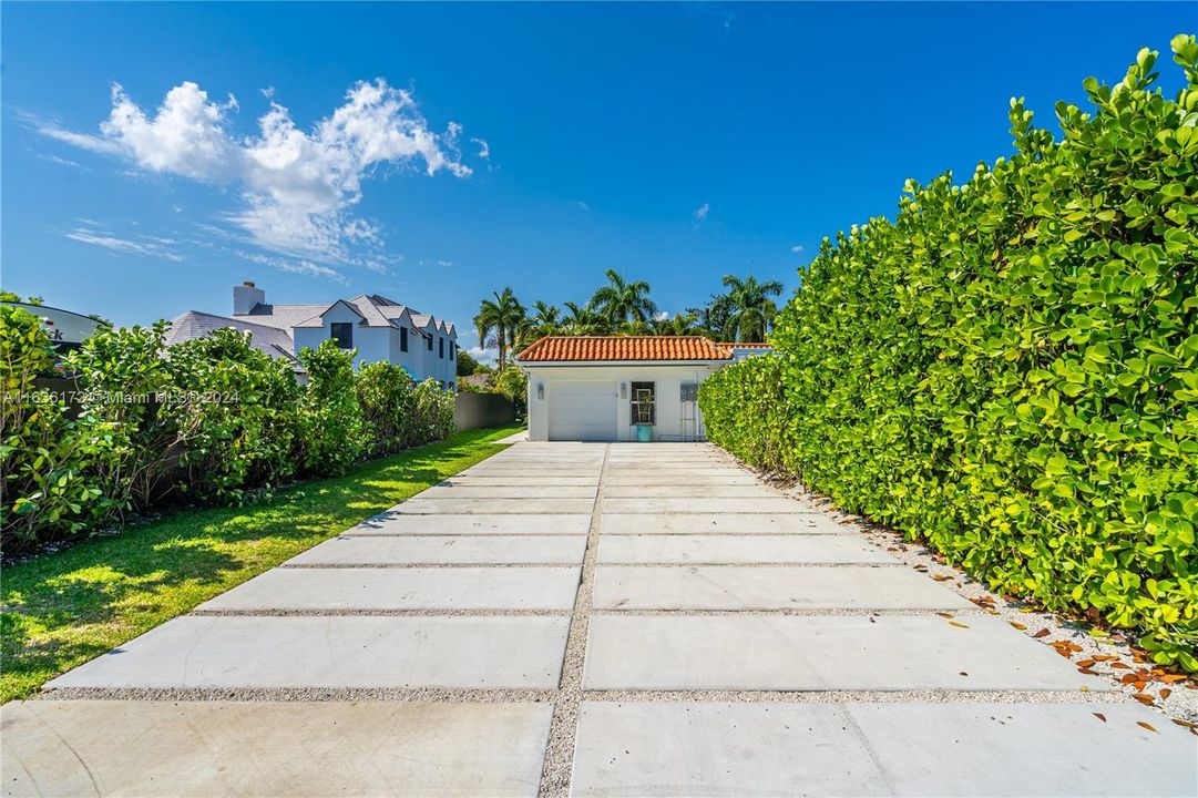 Rear Garage & 6 Car Driveway