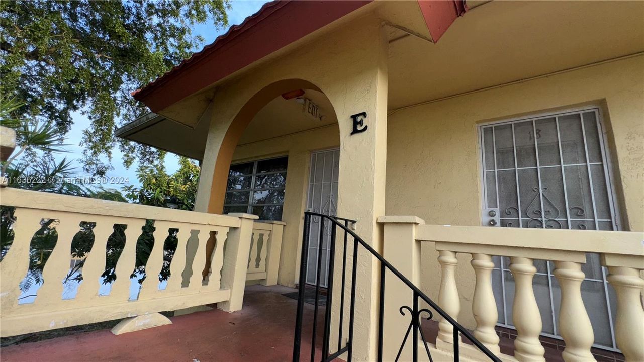 Active With Contract: $125,000 (1 beds, 1 baths, 691 Square Feet)