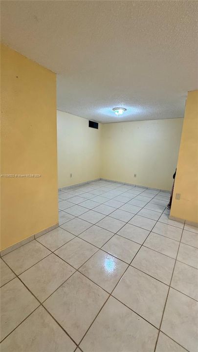 Active With Contract: $125,000 (1 beds, 1 baths, 691 Square Feet)