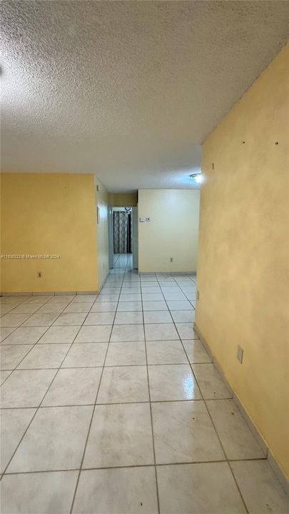 Active With Contract: $125,000 (1 beds, 1 baths, 691 Square Feet)