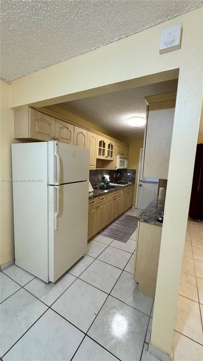 Active With Contract: $125,000 (1 beds, 1 baths, 691 Square Feet)