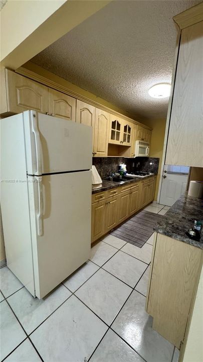 Active With Contract: $125,000 (1 beds, 1 baths, 691 Square Feet)