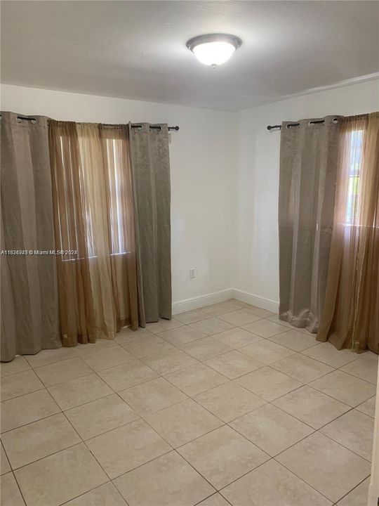 Active With Contract: $3,400 (3 beds, 2 baths, 1314 Square Feet)