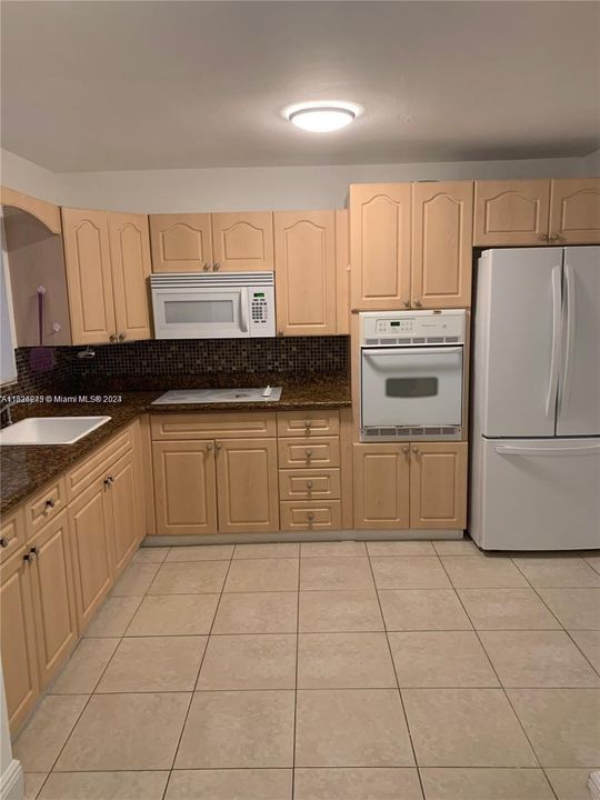 Active With Contract: $3,400 (3 beds, 2 baths, 1314 Square Feet)