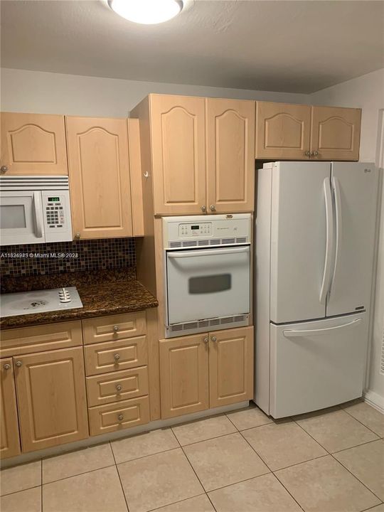 Active With Contract: $3,400 (3 beds, 2 baths, 1314 Square Feet)