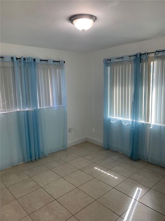 Active With Contract: $3,400 (3 beds, 2 baths, 1314 Square Feet)