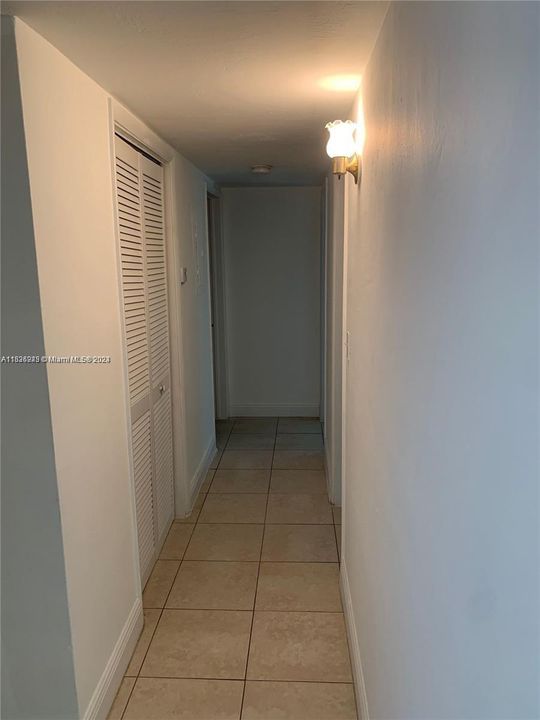 Active With Contract: $3,400 (3 beds, 2 baths, 1314 Square Feet)