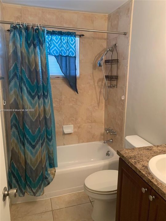 Active With Contract: $3,400 (3 beds, 2 baths, 1314 Square Feet)