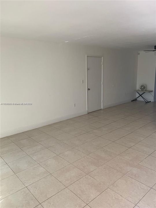 Active With Contract: $3,400 (3 beds, 2 baths, 1314 Square Feet)