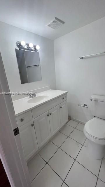 For Sale: $225,000 (1 beds, 1 baths, 770 Square Feet)