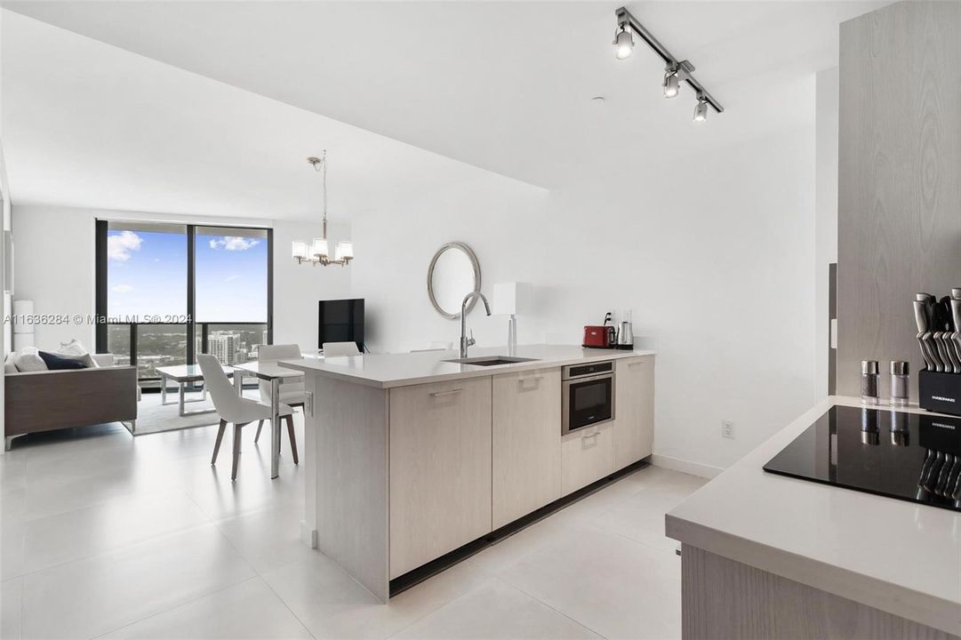 Active With Contract: $4,750 (2 beds, 2 baths, 1141 Square Feet)