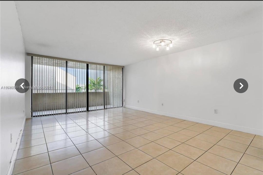 For Sale: $250,000 (1 beds, 1 baths, 725 Square Feet)