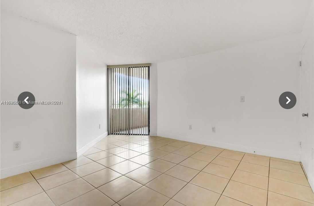 For Sale: $250,000 (1 beds, 1 baths, 725 Square Feet)