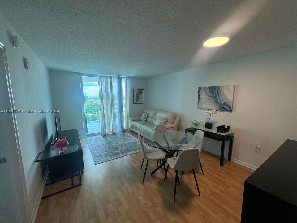 Recently Sold: $550,000 (1 beds, 1 baths, 791 Square Feet)