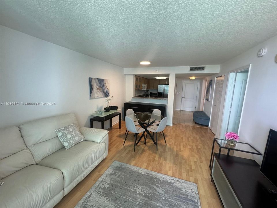 Recently Sold: $550,000 (1 beds, 1 baths, 791 Square Feet)