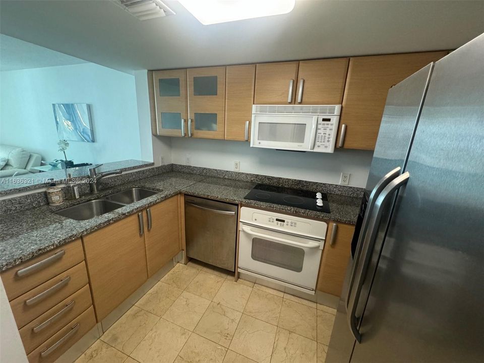 Recently Sold: $550,000 (1 beds, 1 baths, 791 Square Feet)