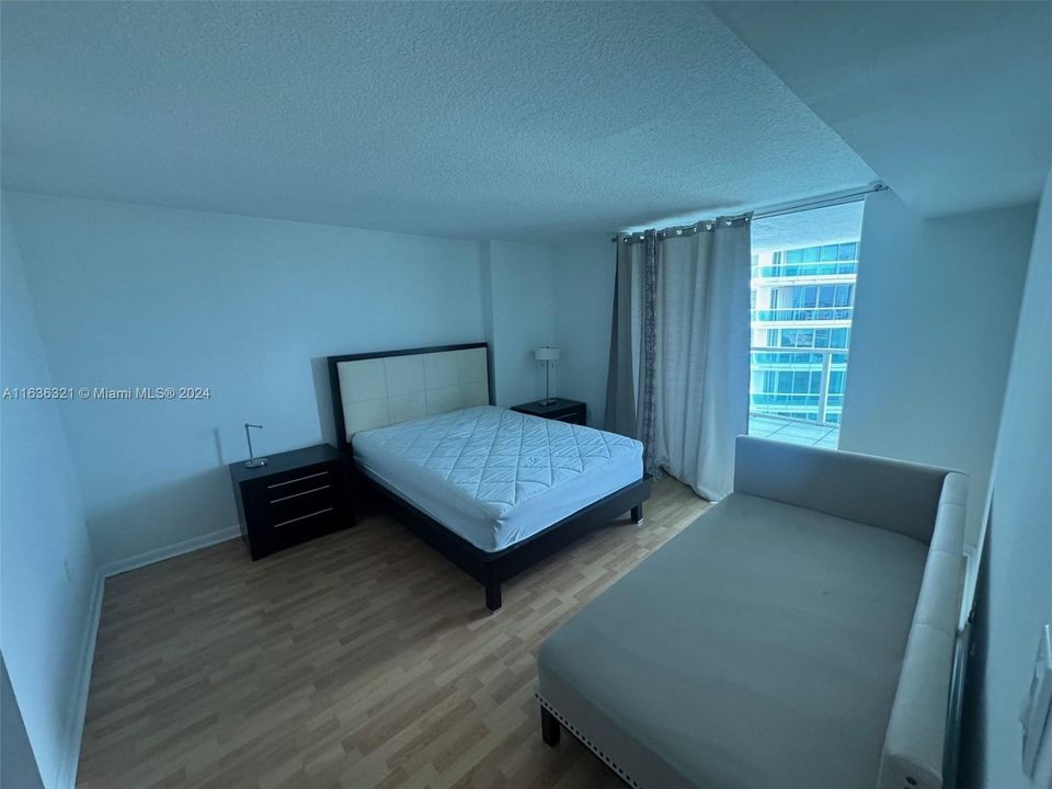 Recently Sold: $550,000 (1 beds, 1 baths, 791 Square Feet)