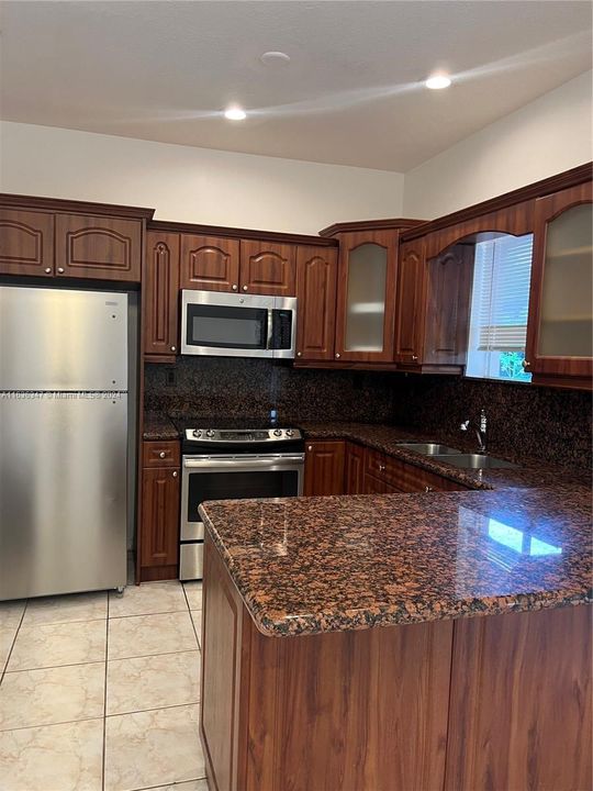 Recently Rented: $3,300 (3 beds, 2 baths, 1203 Square Feet)