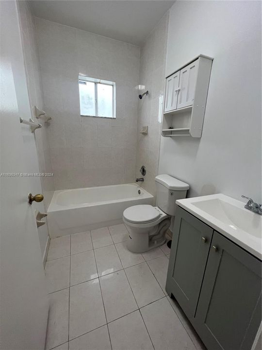 Recently Rented: $3,300 (3 beds, 2 baths, 1203 Square Feet)