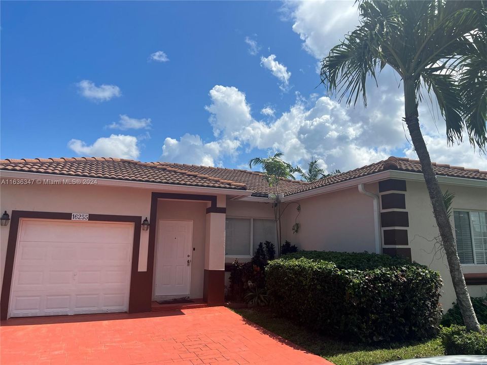 Recently Rented: $3,300 (3 beds, 2 baths, 1203 Square Feet)