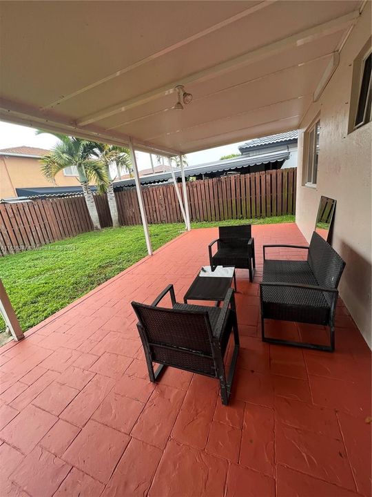 Recently Rented: $3,300 (3 beds, 2 baths, 1203 Square Feet)