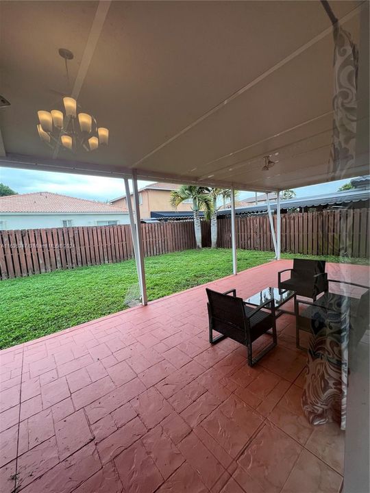 Recently Rented: $3,300 (3 beds, 2 baths, 1203 Square Feet)