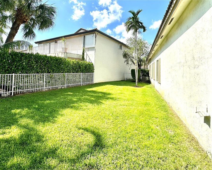 Active With Contract: $4,250 (4 beds, 2 baths, 2074 Square Feet)