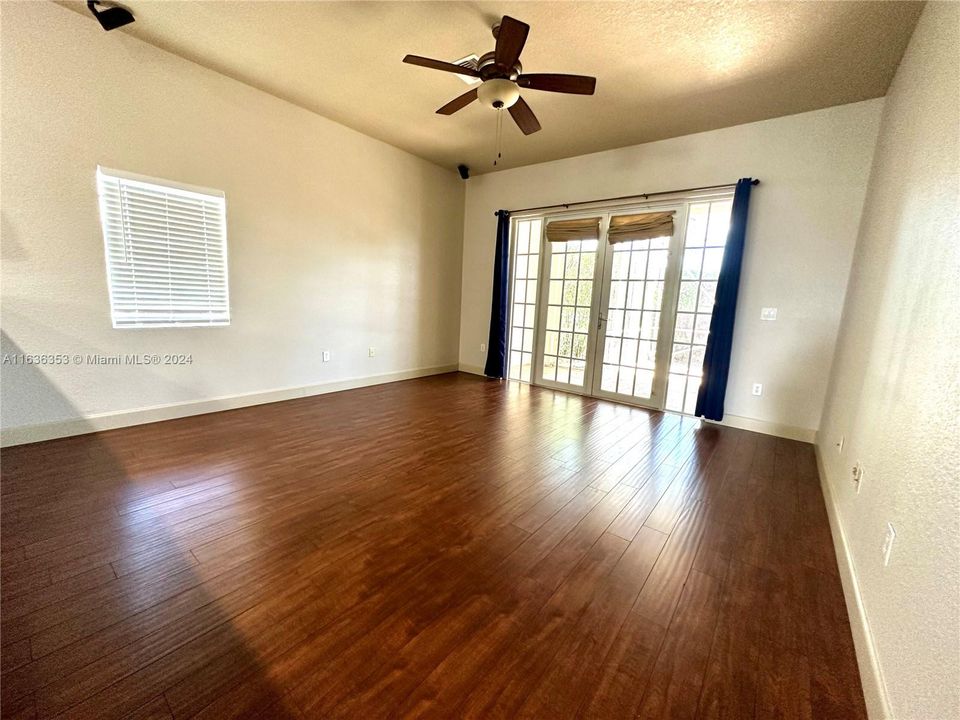 Active With Contract: $4,250 (4 beds, 2 baths, 2074 Square Feet)