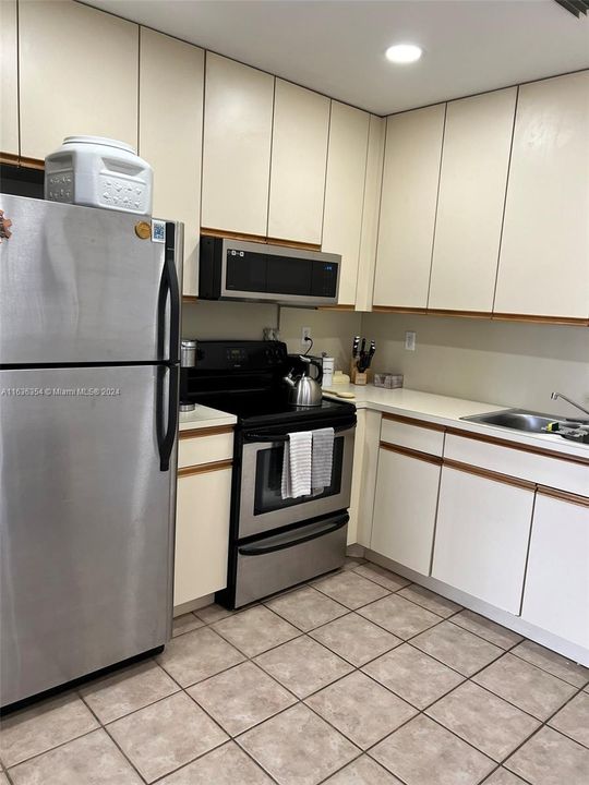 Recently Rented: $2,150 (1 beds, 1 baths, 694 Square Feet)